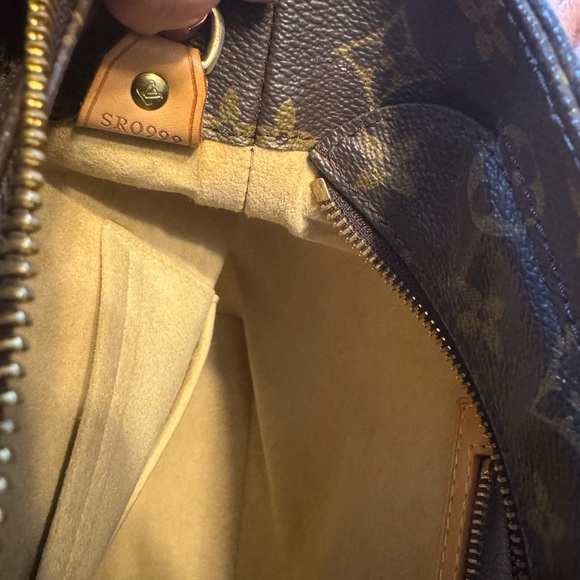 Authentic LV Tote - Picture 10 of 17